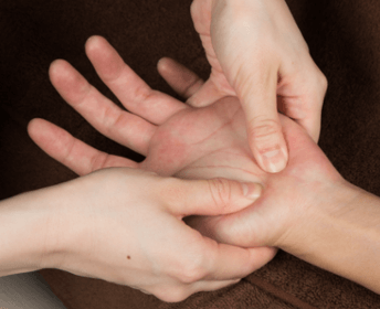 手足のむくみ、冷えやすいときの対処方法について