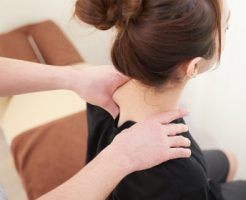 肩の痛みの対処方法について